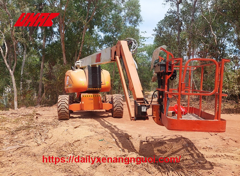 Xe nâng người cần thẳng