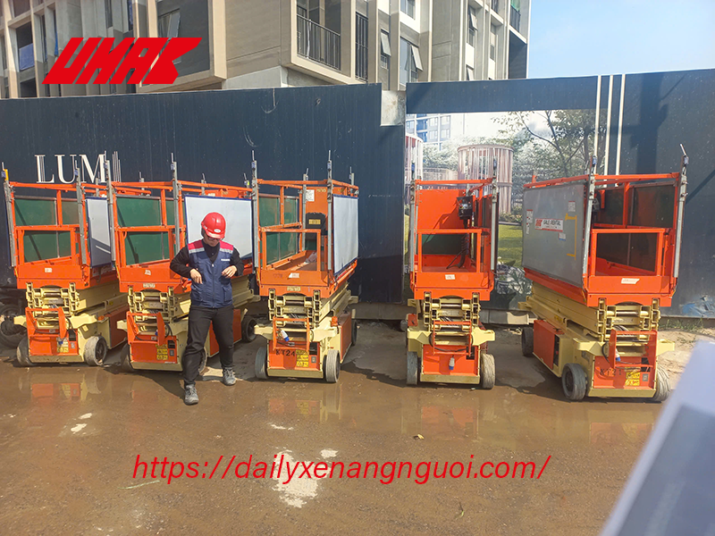 Cho thuê xe nâng người cắt kéo tại Khu đô thị Tây Mỗ