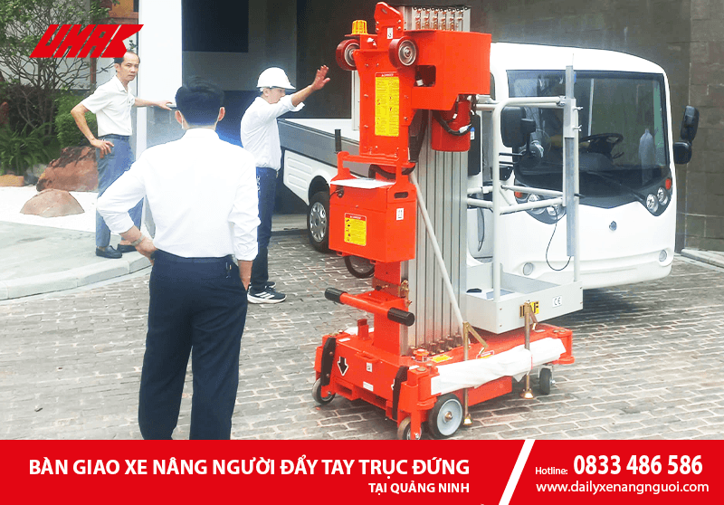 Bàn giao xe nâng người đẩy tay trục đứng tại Quảng Ninh